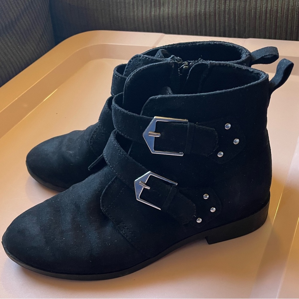 Old Navy Black Suede Ankle Boots with Buckle Straps & Zipper Closure Girls 3